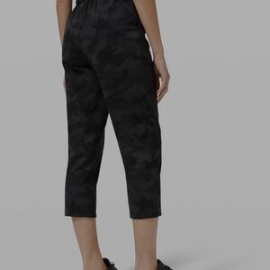 Lululemon Stretch High Rise Crop 23" Size 6